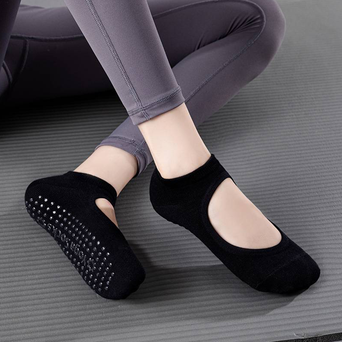 Non-Slip Yoga Socks for Women  - Pilates & Yoga Unleashed International Academy 评论和价格